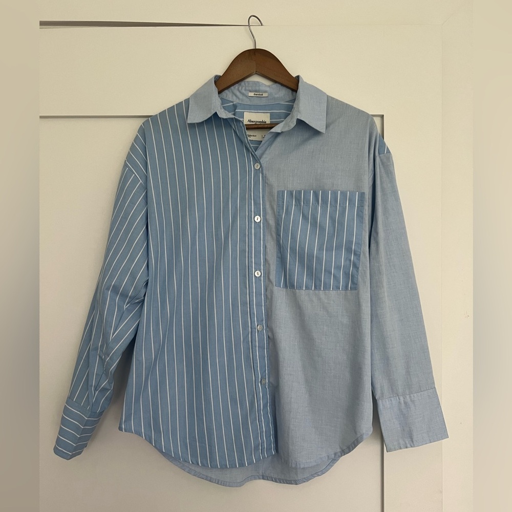 Abercrombie Oversized Poplin Button-Up Size Small Blue and White Striped
